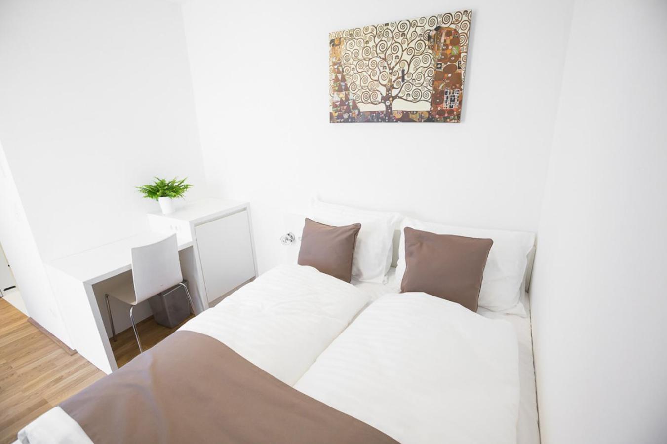 Shome Hotel Graz I Self Check-In I Free Parking ภายนอก รูปภาพ